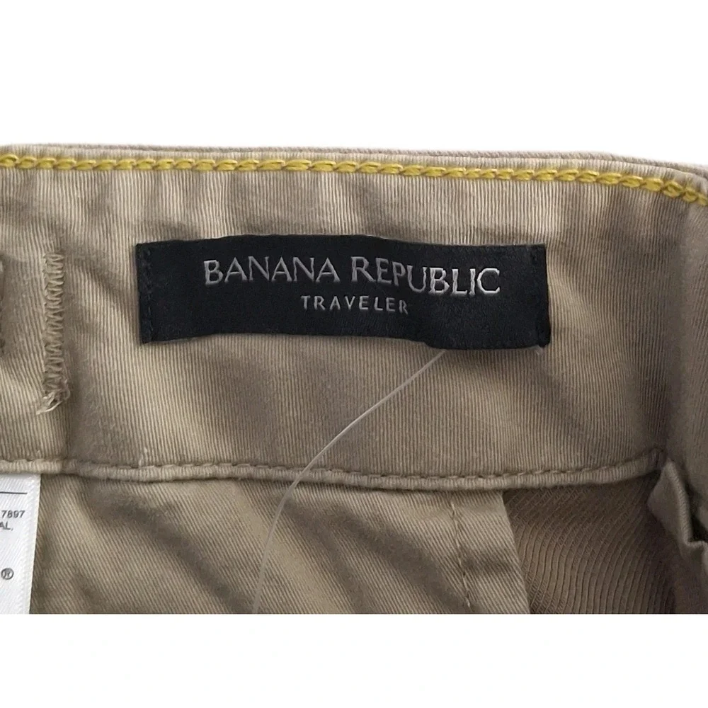 Banana Republic Traveler Cargo Pants Mens‎ 35x30 Beige Athletic Tapered Fit NWT